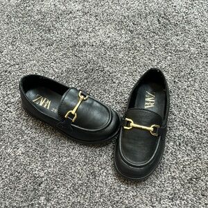 Zara kids buckle shoe size 10 EUC